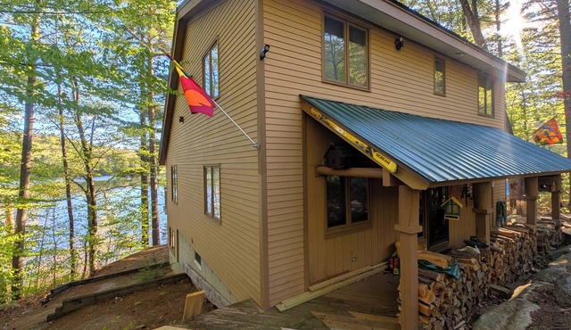 Waterfront w/Large Deck, Beautiful View and Game Room in Madison