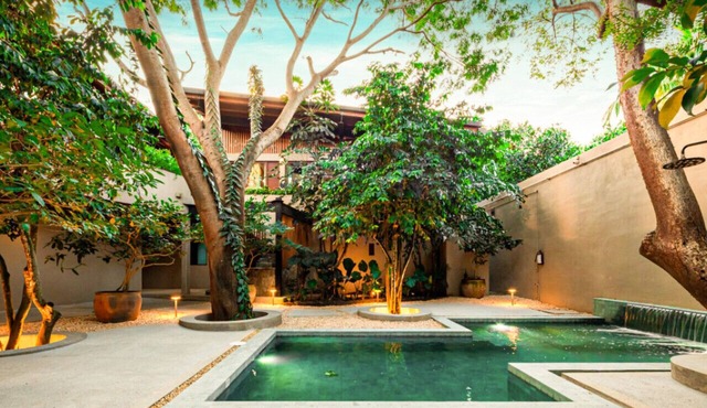 Welcome to Paradise: Luxurious 2BR Oasis with Pool