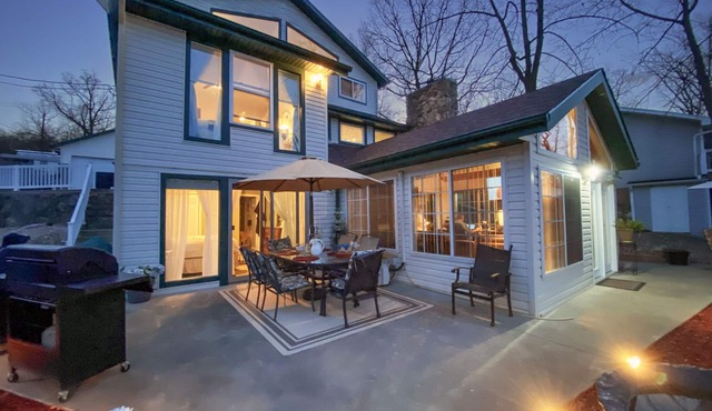Your Paradise Awaits at the Lake! Large game room and New Dock Bar! in Sunrise Beach