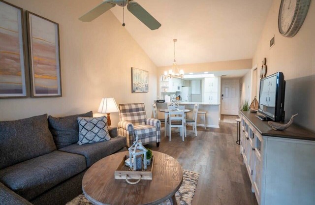 Cozy Bonita Bay Condo - Private Beach Club & Pool in Bonita Springs