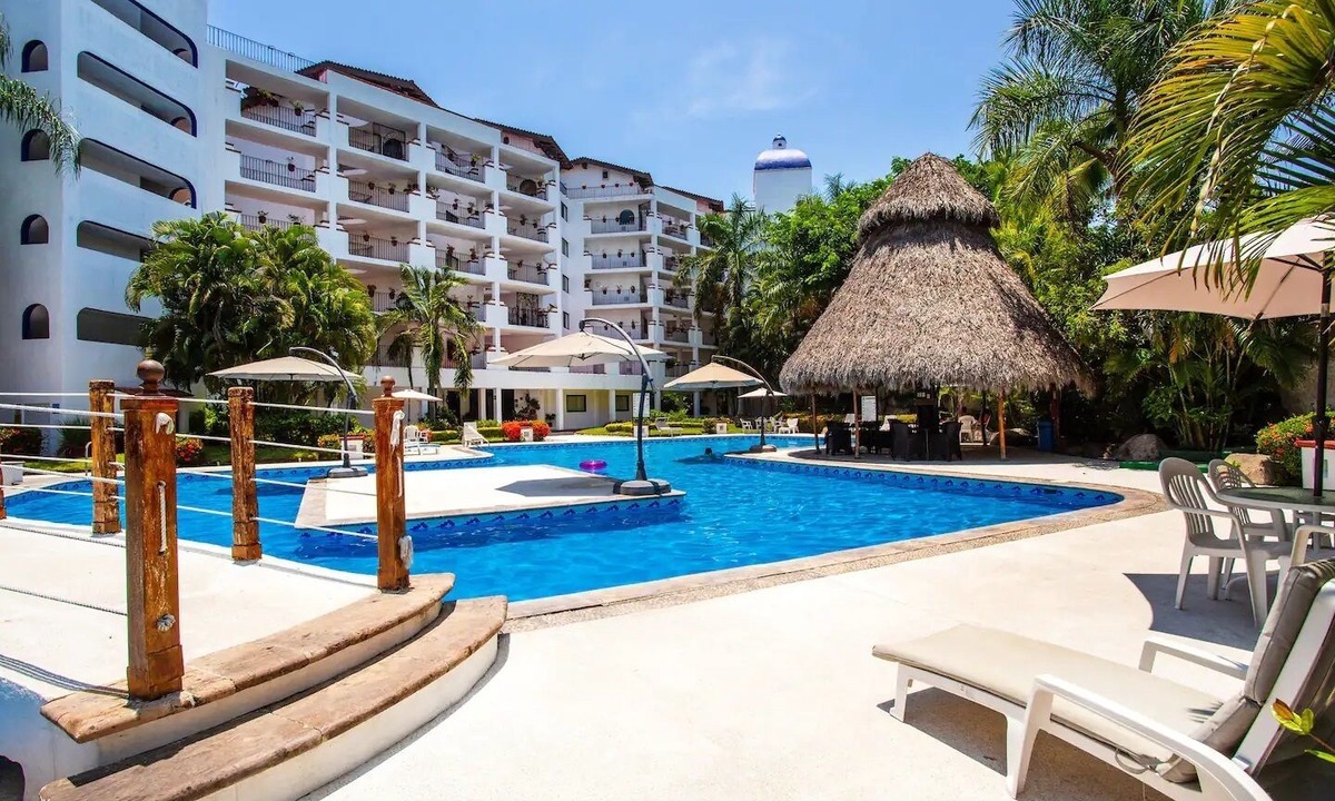 Marina Vallarta Hotel | CONDO MR BY TRVL2HM