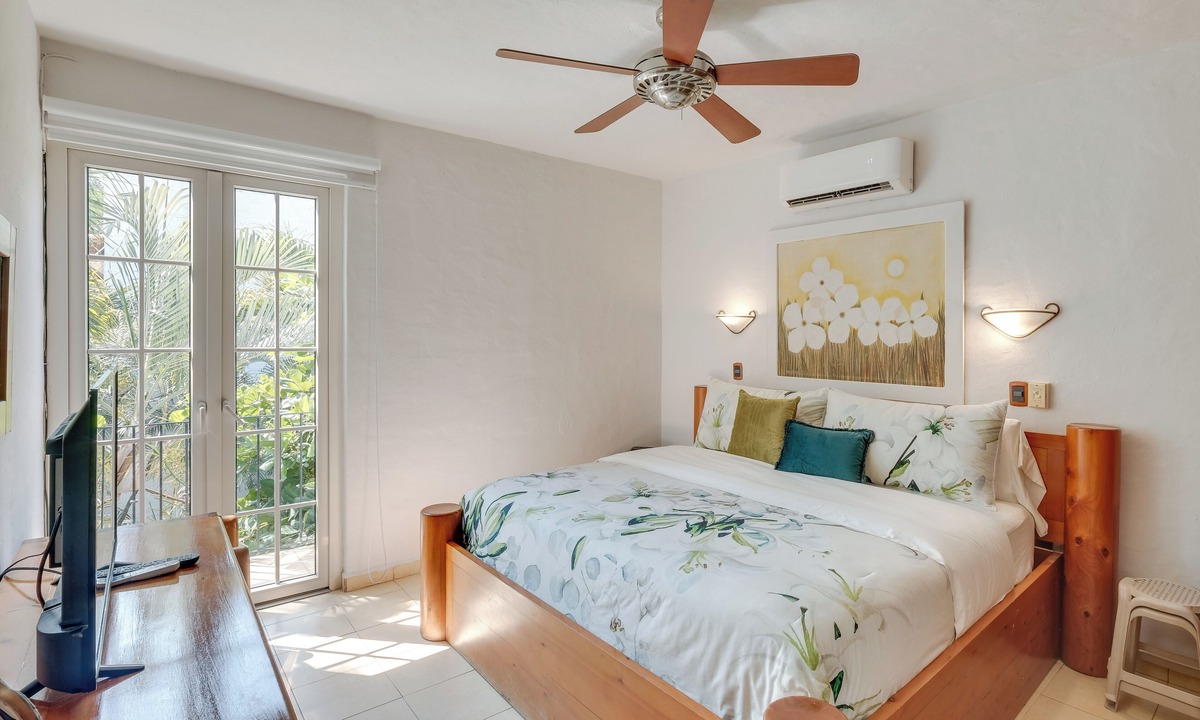 South Hotel Zone Apartment | Puerto Vallarta Hideaway w/Balcony & Pool!