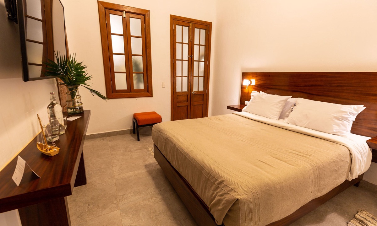 Lourdes Hotel | Plaza Chapala Hotel