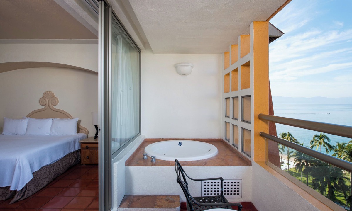 Marina Vallarta Resort | Club Regina Puerto Vallarta managed by Accor