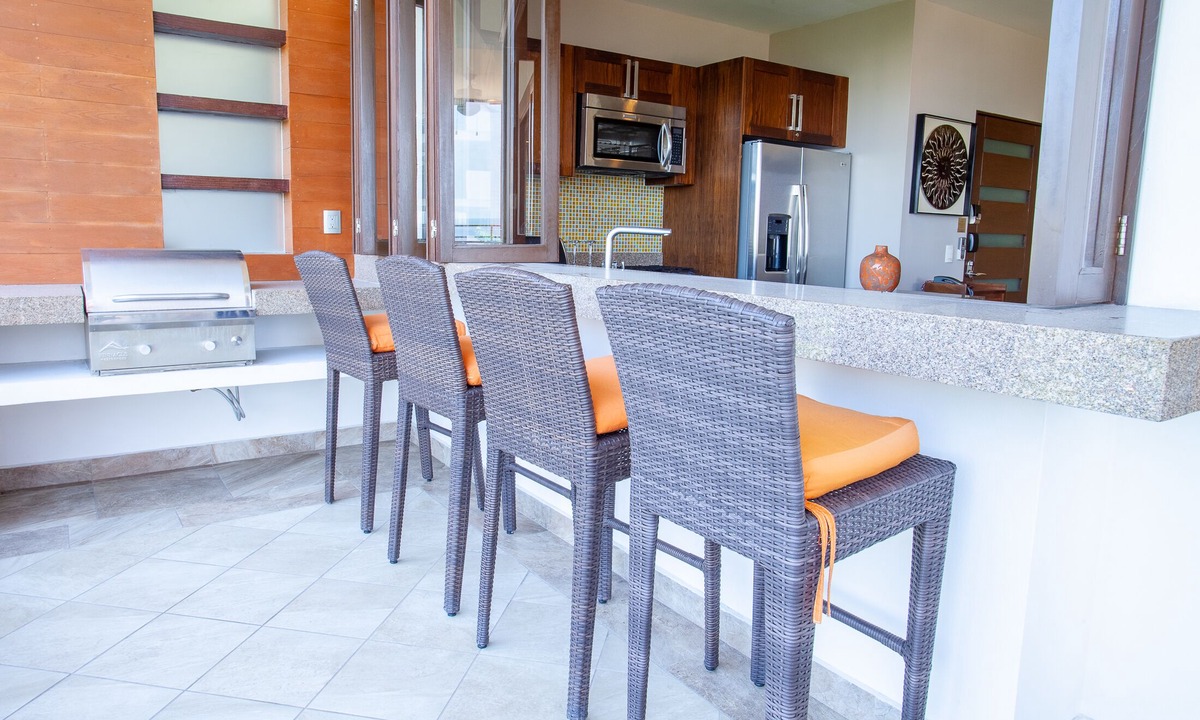 Romantic Zone Condo | Sweeping Banderas Bay Views, Rooftop Pool & Bar - Residences by Pinnacle Unit 20