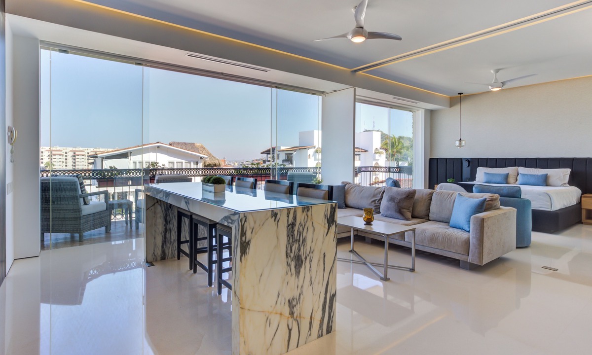 Romantic Zone Apartment | Ritzy Pier 57 Ocean Views Ocean Views Rooftop Pool Zona Romantica