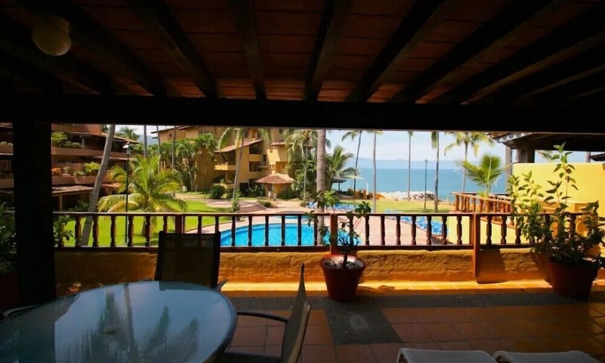 South Hotel Zone Hotel | Impeccable 3BR Condo with Tennis Court
