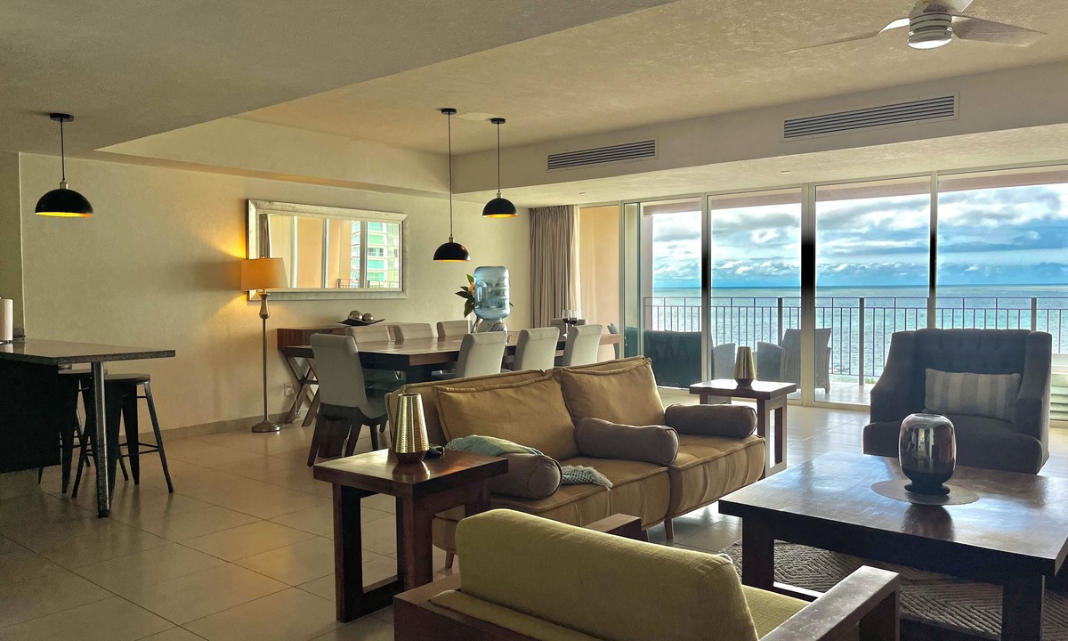 South Hotel Zone Condo | ✪Stylish Beachfront Condo ✪Trendy location ✪Private jacuzzi @balcony