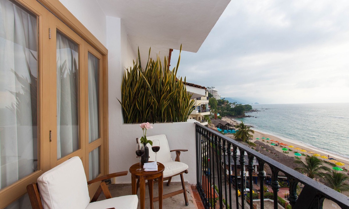 Amapas Condo | Stunning Luxury 3 bedroom Penthouse right on Los Muertos Beach