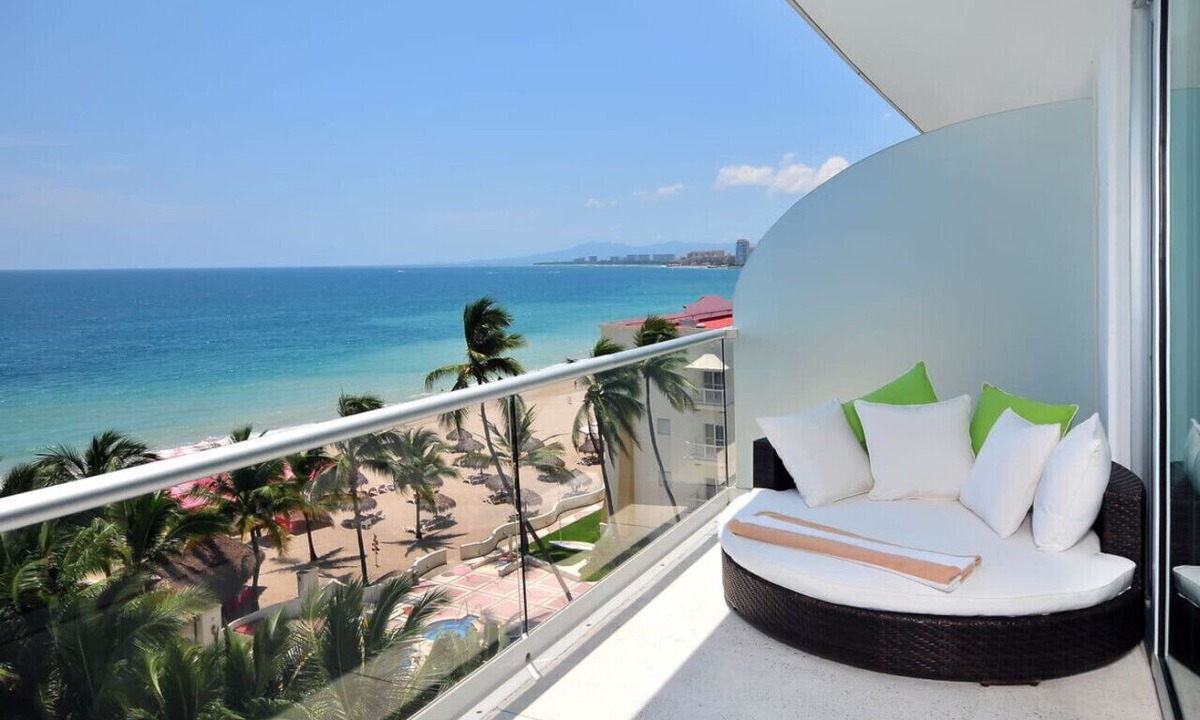 North Hotel Zone Apartment | Beachfront condo amazing views Peninsula PV