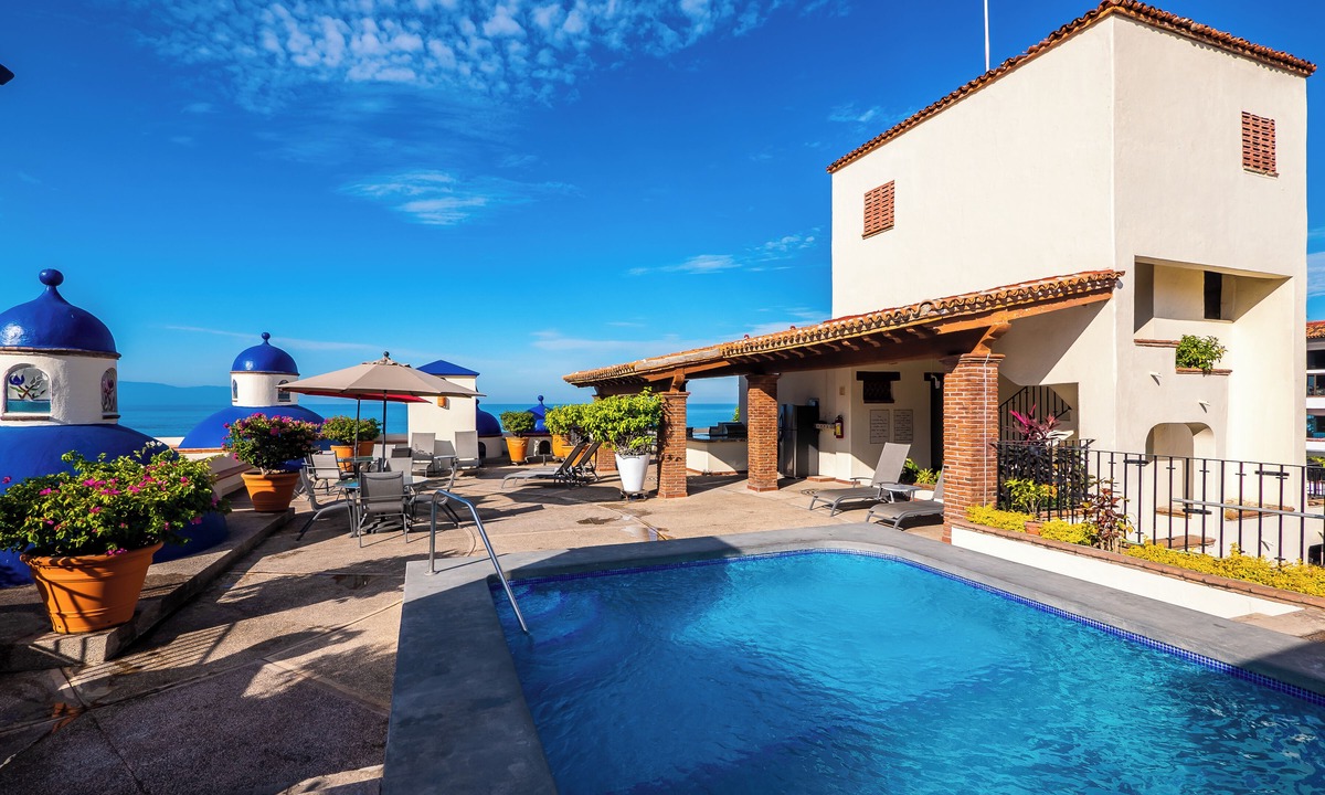 Emiliano Zapata Condo | Spacious Oceanfront Condo with AC, WiFi, & Rooftop Pool on the Beach in Old Town