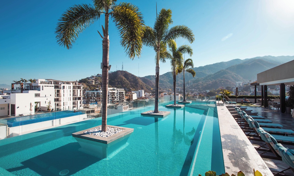 Emiliano Zapata Condo | Casa Elizabeth Taylor | Rooftop Pool & Gym