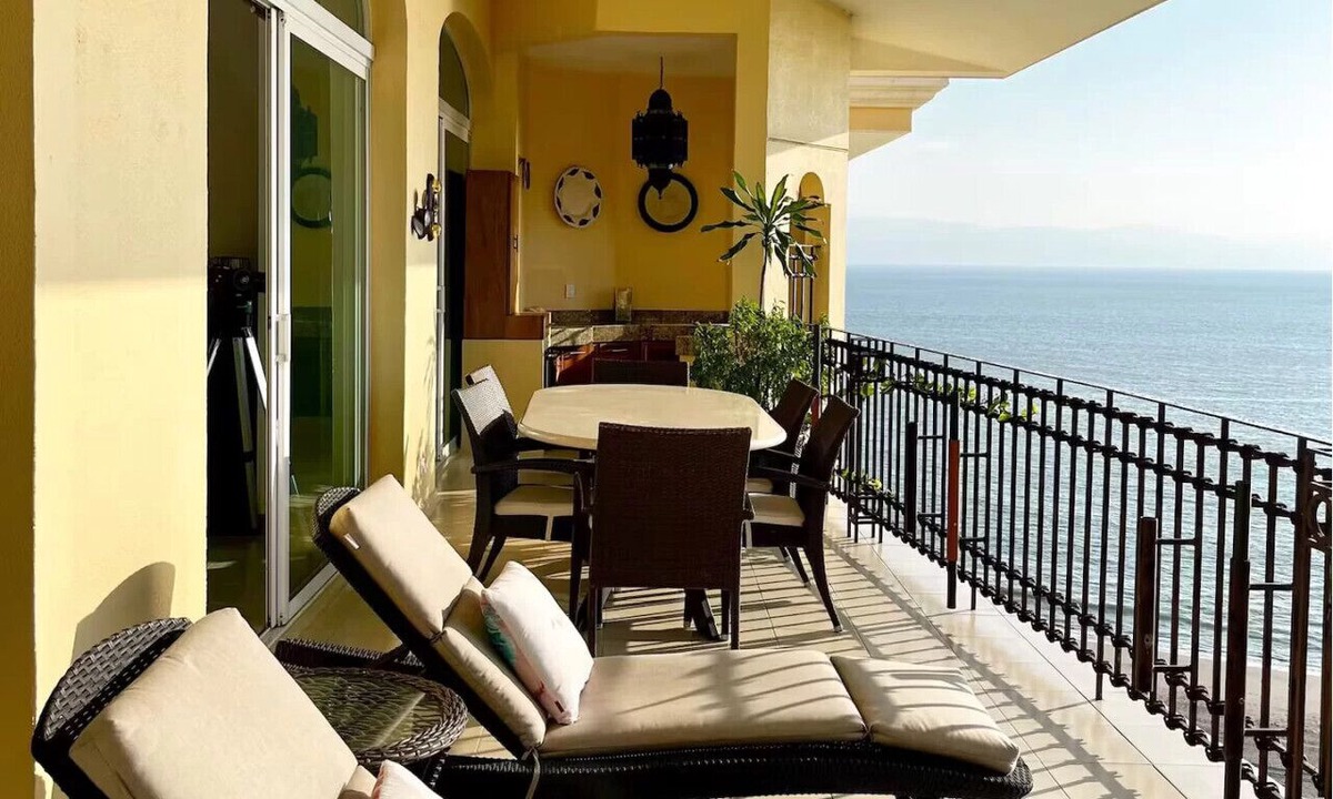 Marina Vallarta Condo | Beachfront Penthouse stunning views