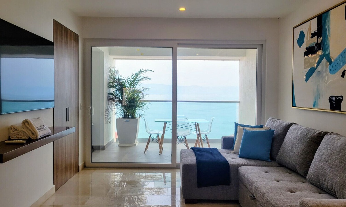 Las Glorias Apartment | Amazing Beachfront 1BR/2Bath Breakfast