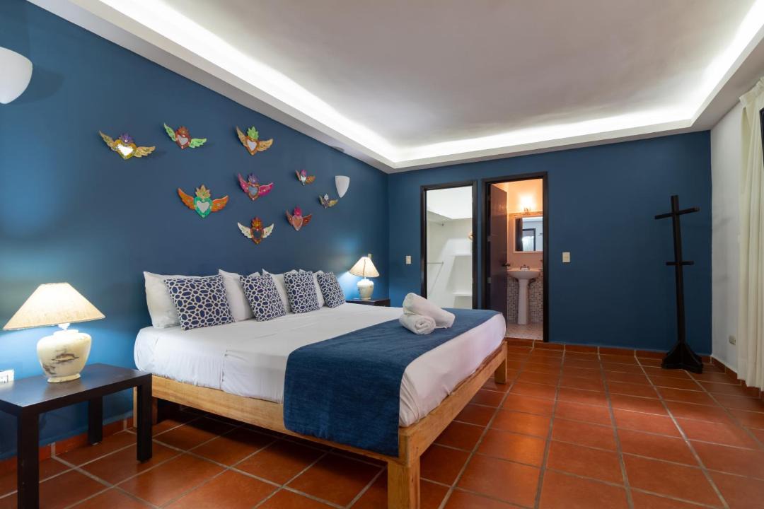 Emiliano Zapata Hotel | La Iguana Vallarta LGBT ADULTS ONLY - Romantic Zone - Party Clubbing Street
