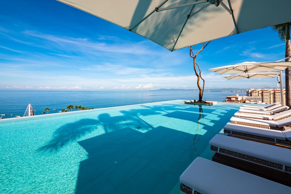 Photo of Outdoor in Romantic Zone