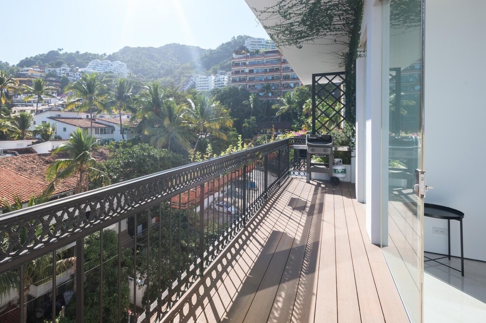 Photo of Outdoor in Romantic Zone