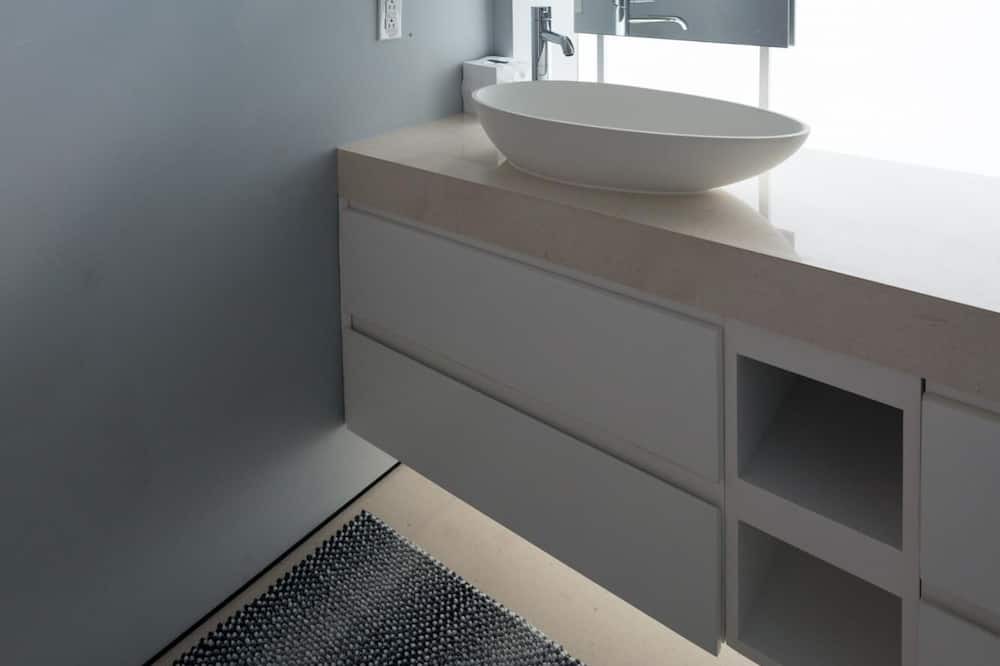Photo of Bathroom in Romantic Zone