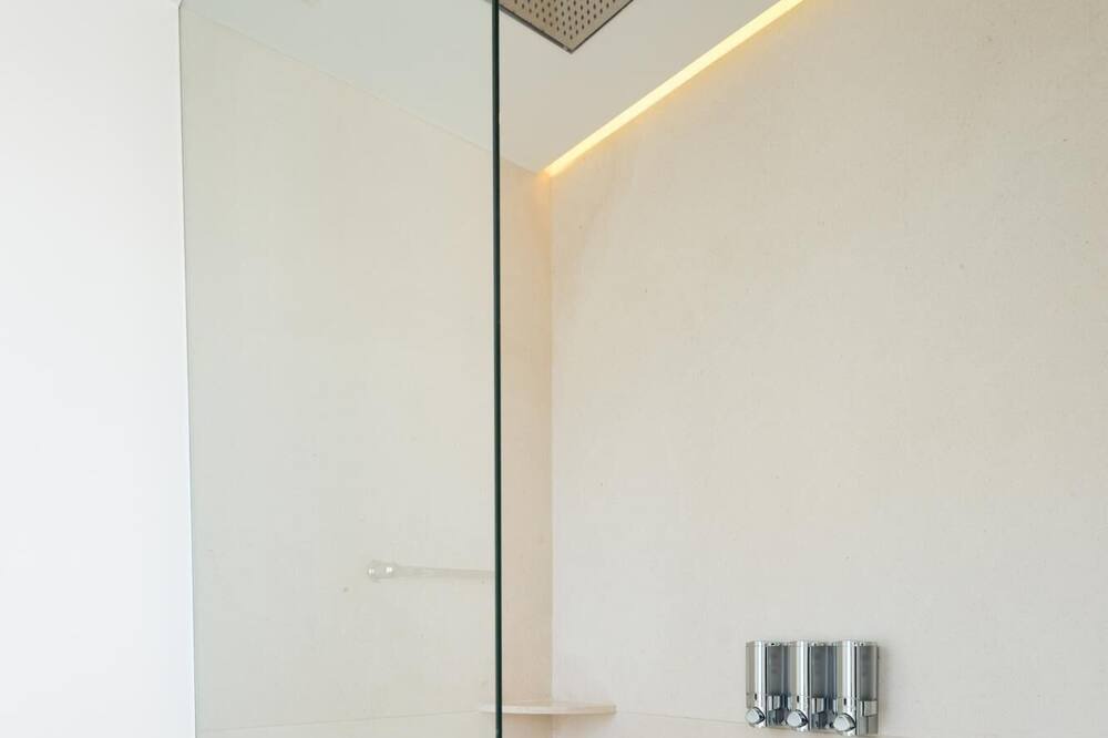 Photo of Bathroom in Romantic Zone