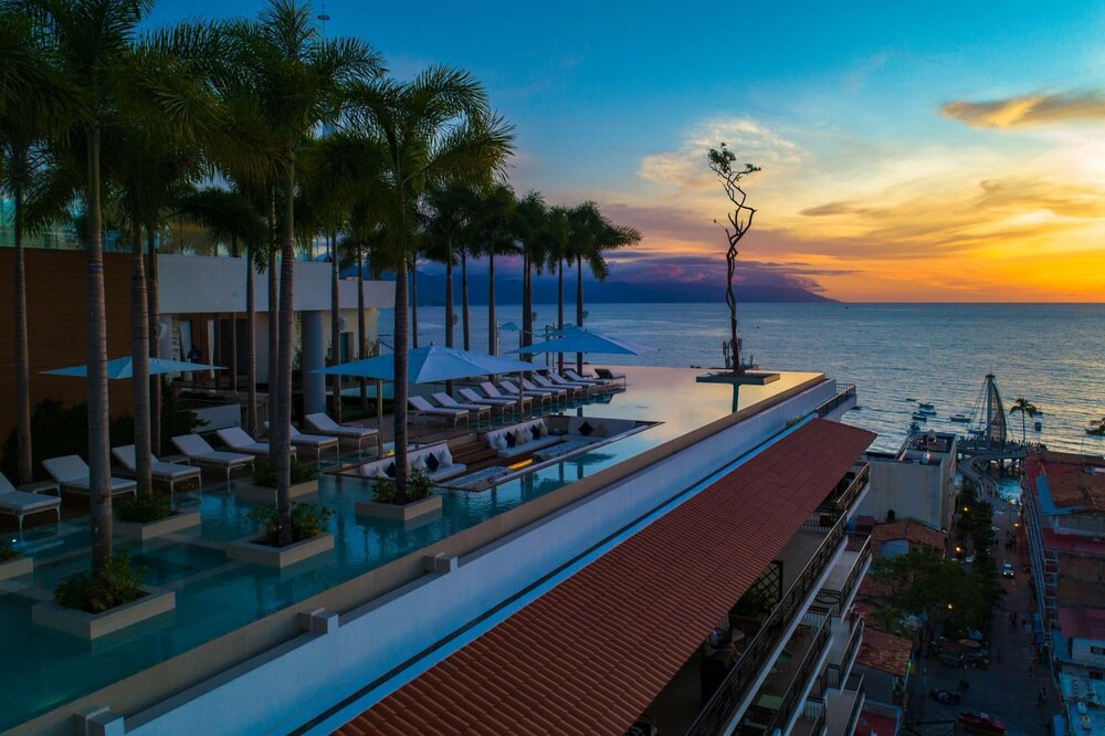 Photo of Outdoor in Romantic Zone