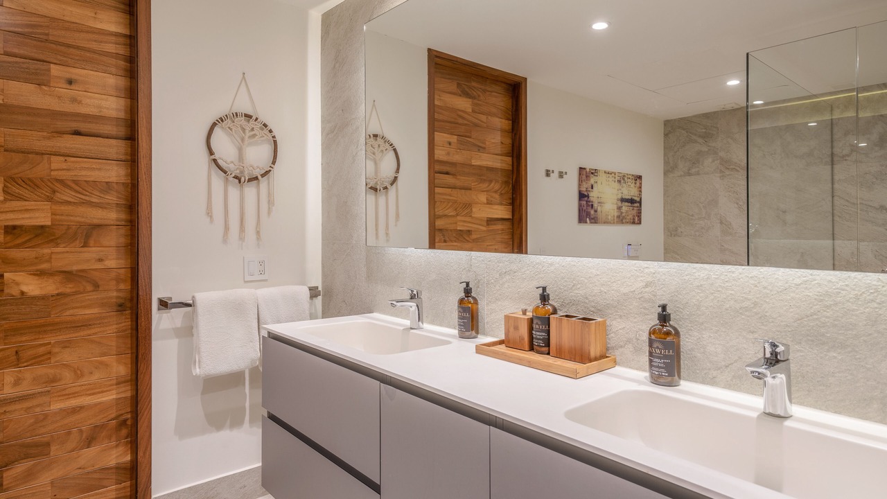 Photo of Bathroom in South Shore Hotel Area