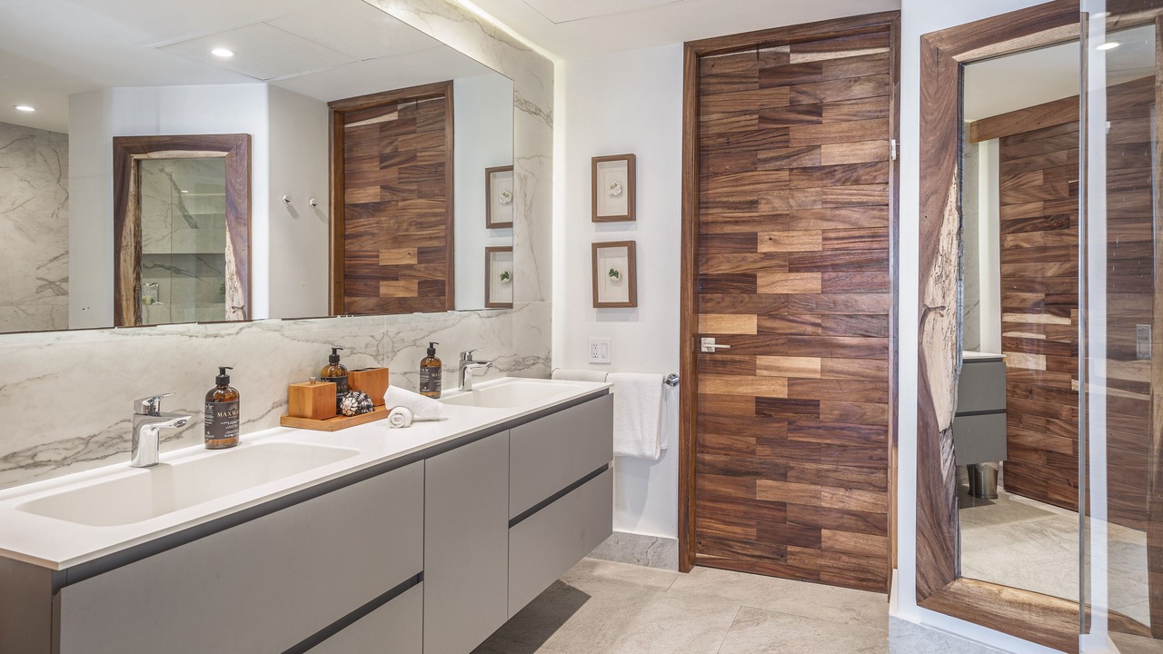 Photo of Bathroom in South Shore Hotel Area