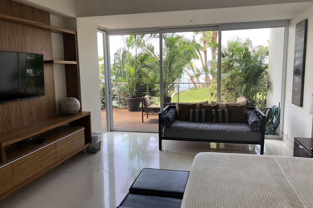 Photo of Livingroom in Romantic Zone