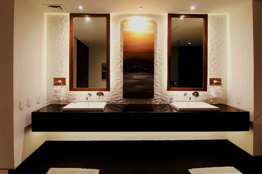 Photo of Bathroom in Romantic Zone