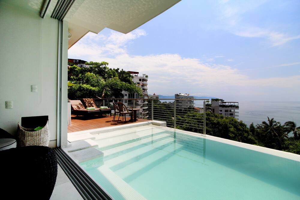 Photo of Outdoor in Romantic Zone