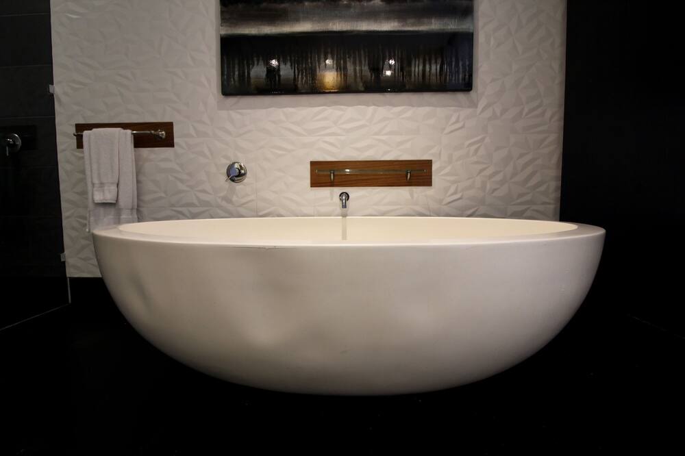 Photo of Bathroom in Romantic Zone