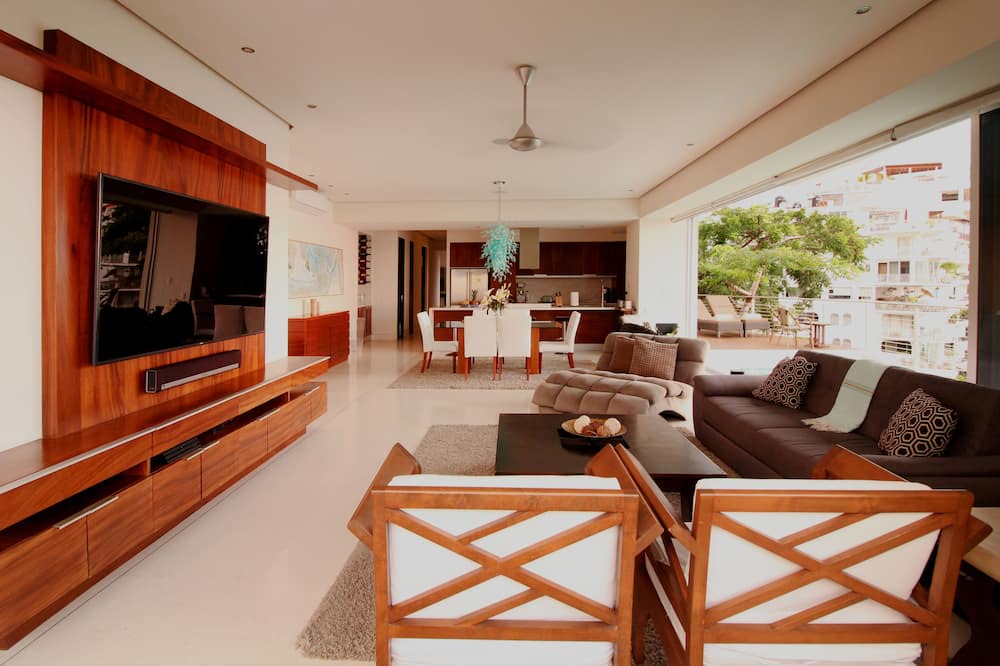 Photo of Livingroom in Romantic Zone