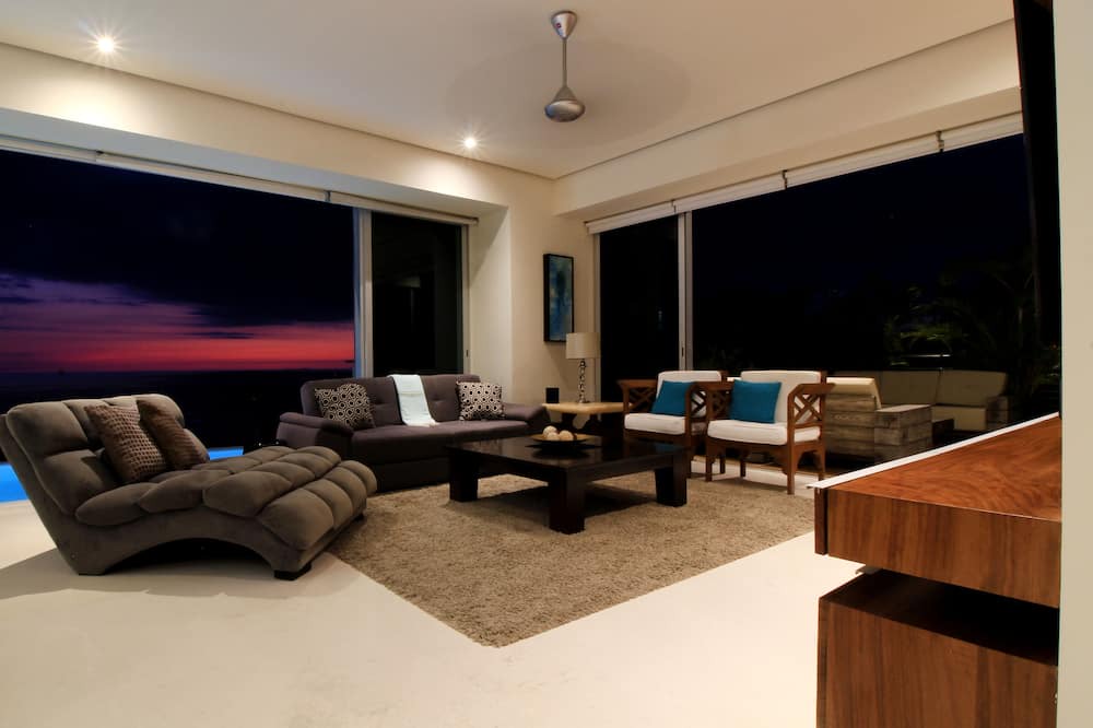 Photo of Livingroom in Romantic Zone
