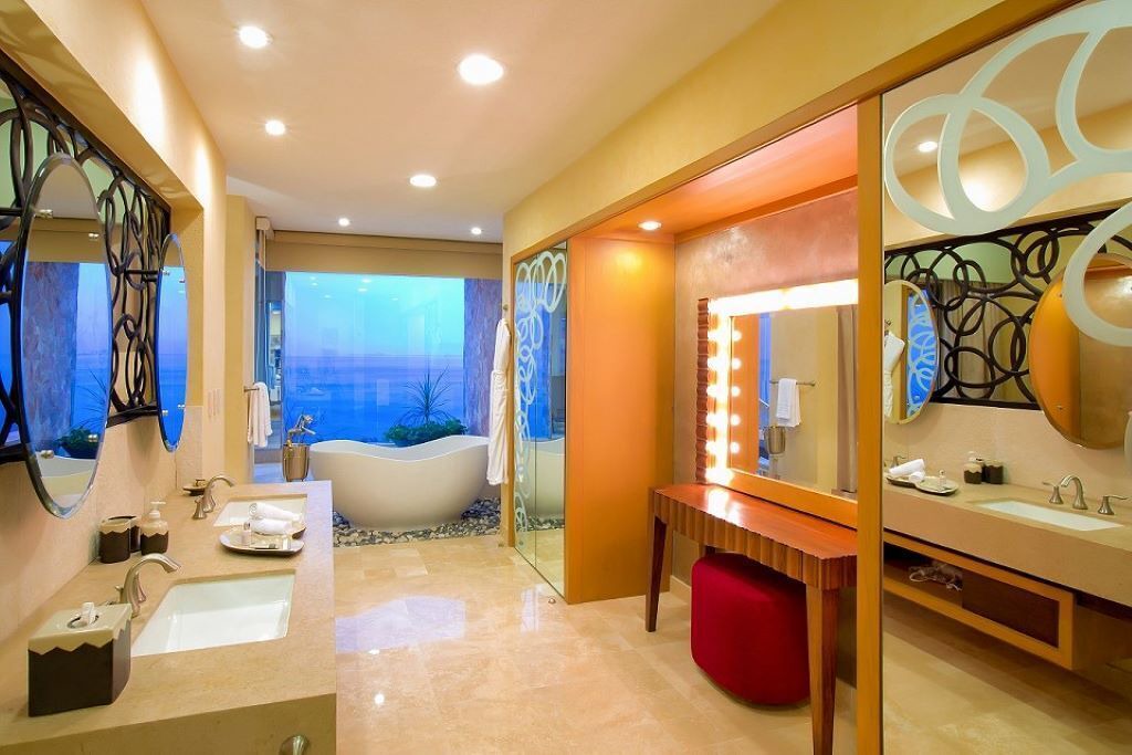 Photo of Livingroom in South Shore Hotel Area