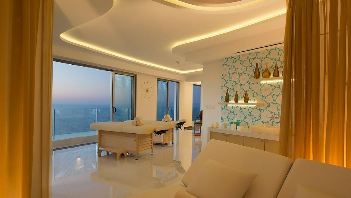 Photo of Livingroom in South Shore Hotel Area