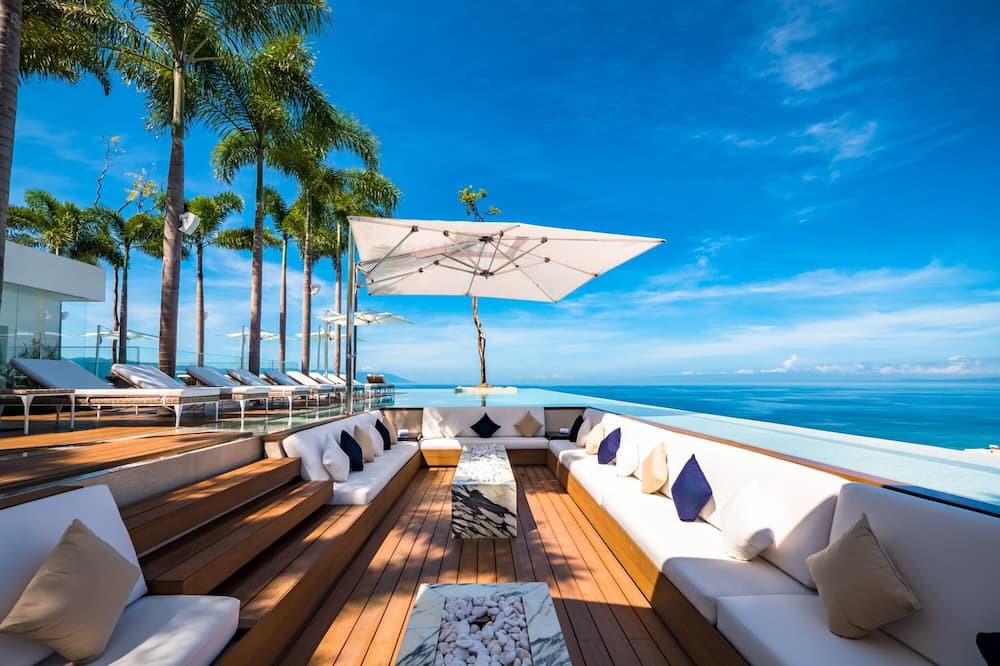 Photo of Outdoor in Romantic Zone