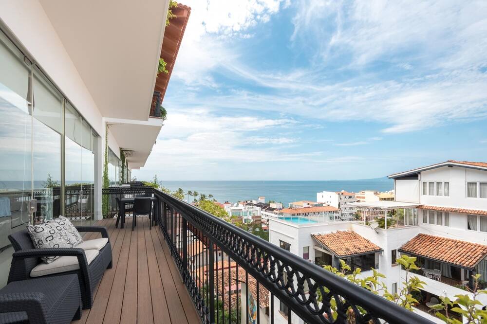 Photo of Outdoor in Romantic Zone