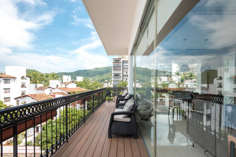 Photo of Outdoor in Romantic Zone