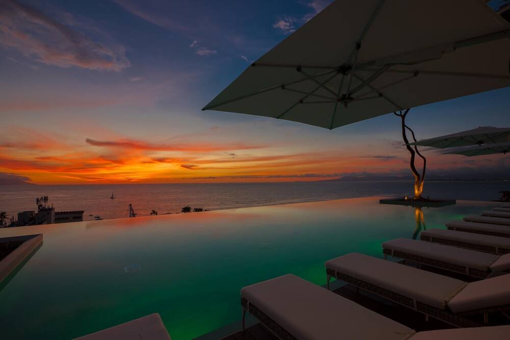 Photo of Outdoor in Romantic Zone