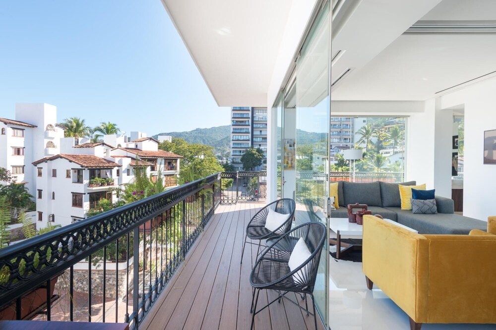 Photo of Outdoor in Romantic Zone