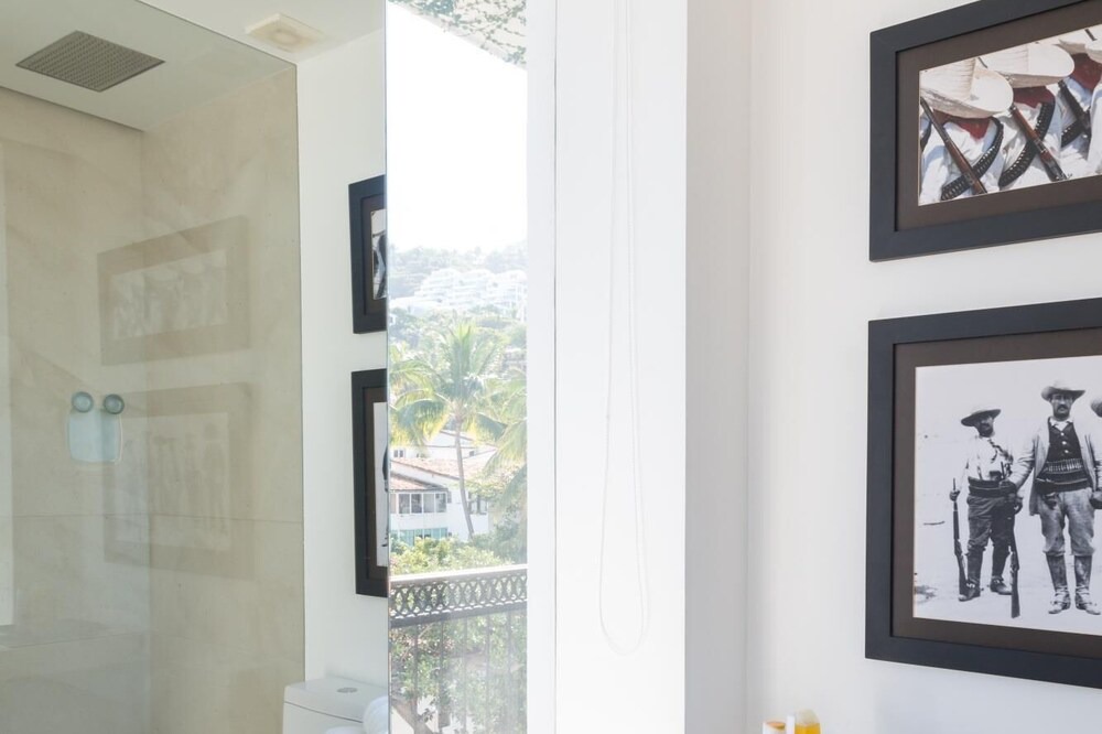 Photo of Bathroom in Romantic Zone