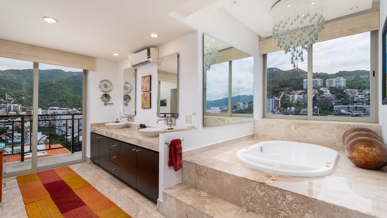 Photo of Bathroom in Romantic Zone