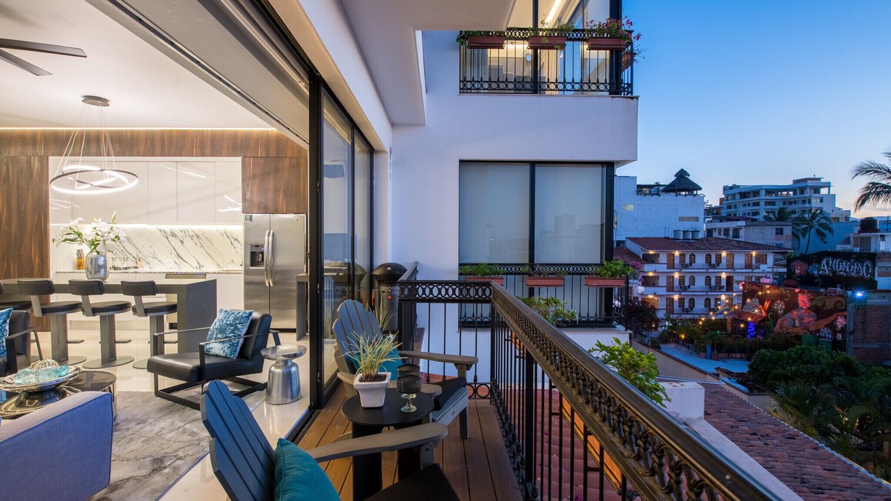 Photo of Outdoor in Romantic Zone