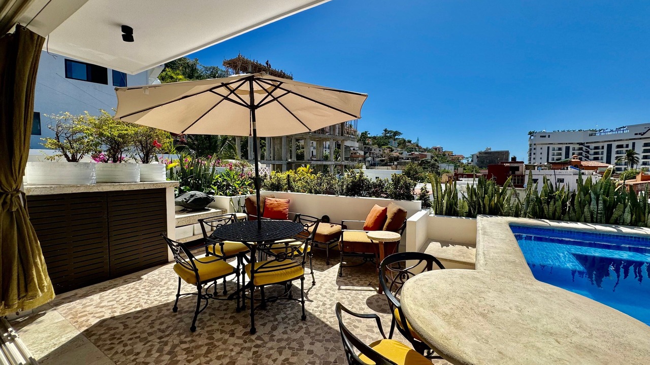 Photo of Outdoor in Romantic Zone