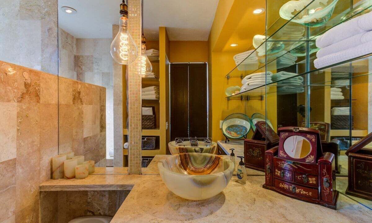 Photo of Bathroom in Romantic Zone