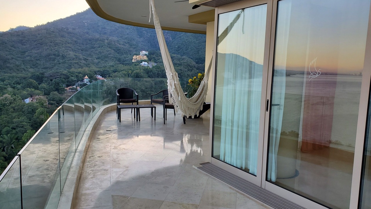 Photo of Patio Balcony in South Shore Hotel Area
