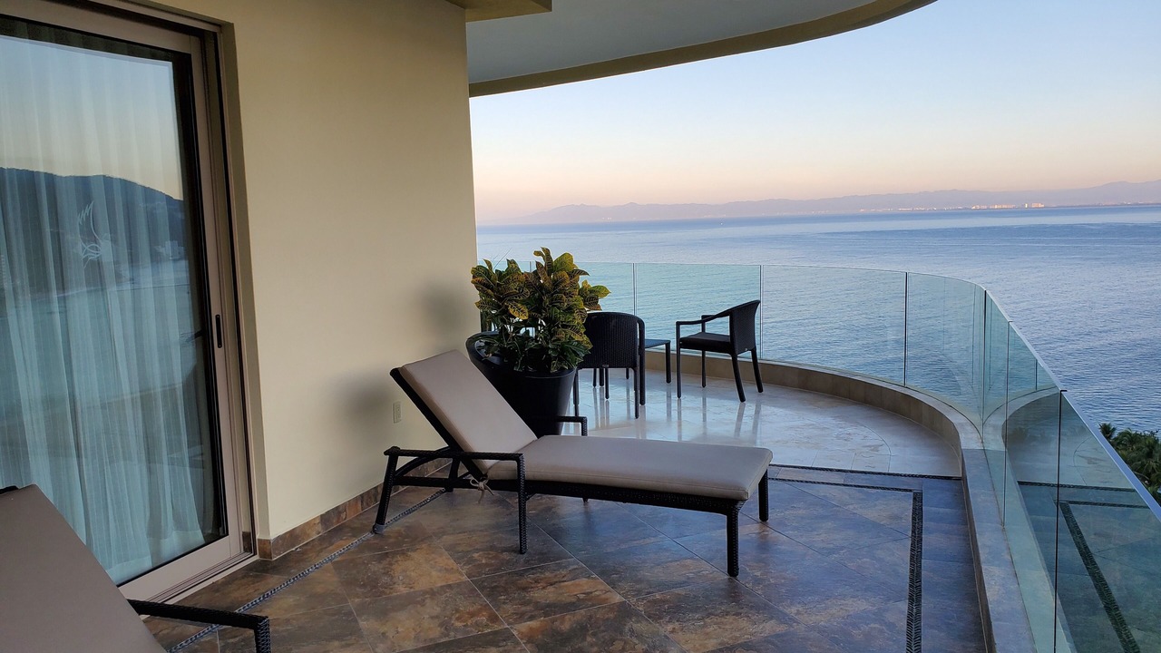 Photo of Patio Balcony in South Shore Hotel Area