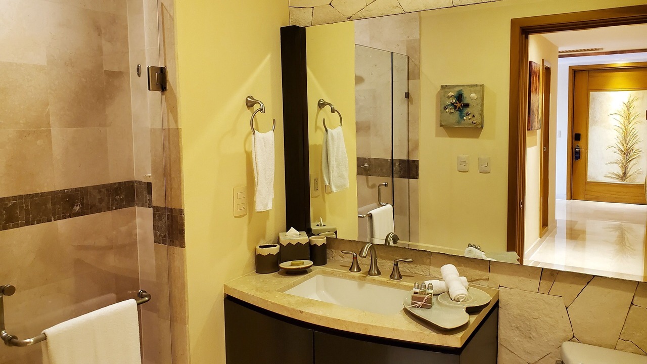 Photo of Bathroom in South Shore Hotel Area