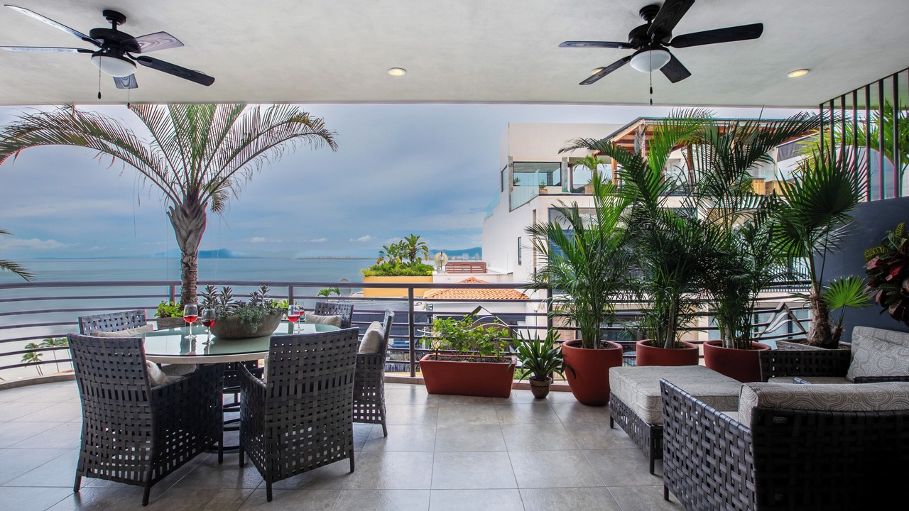Photo of Outdoor in Romantic Zone