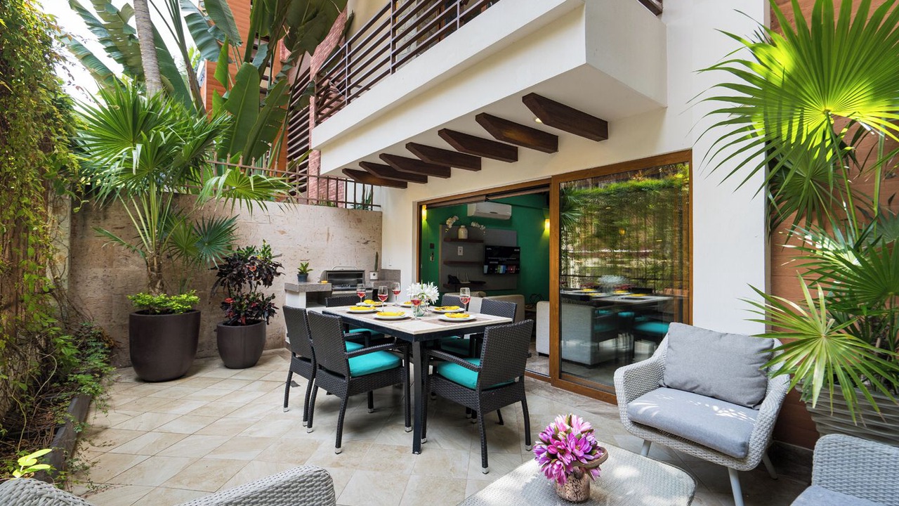 Photo of Outdoor in Romantic Zone