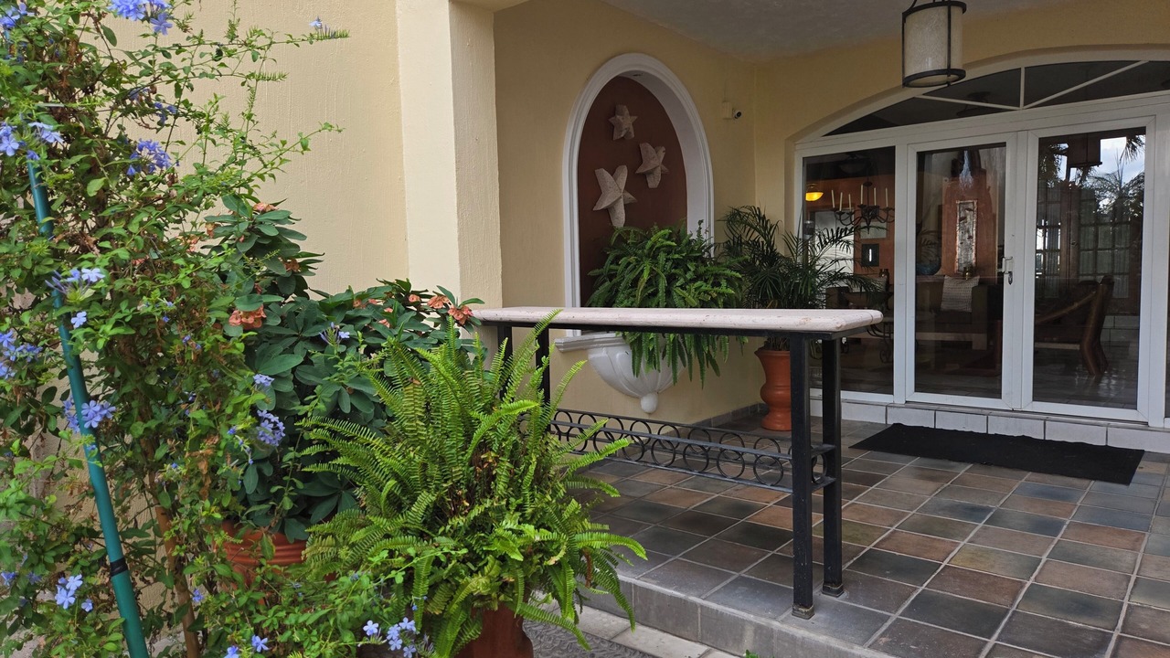 Photo of Outdoor in Romantic Zone